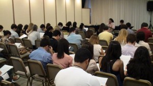 Discussão sobre casos clínicos | Foto: Priscilla Fernandes